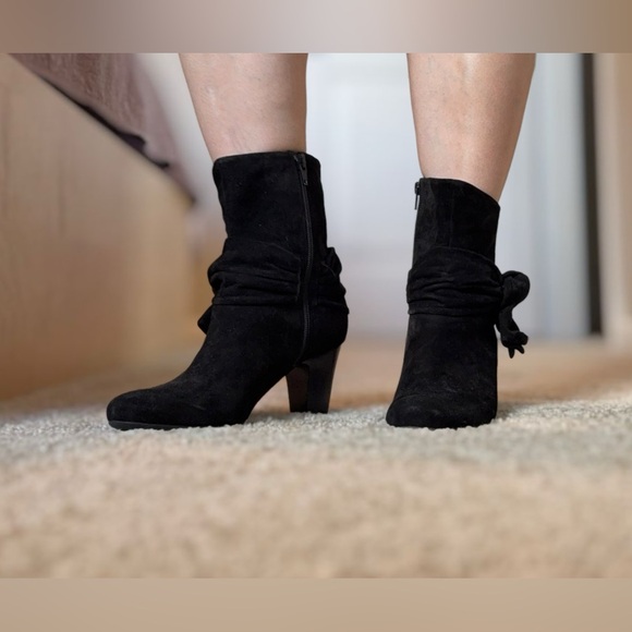 Van Eli Black Suede Heeled Boots - Picture 4 of 15